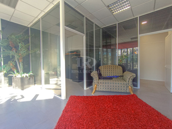 ARMAZÉM EM RORIZ, SANTO TIRSO