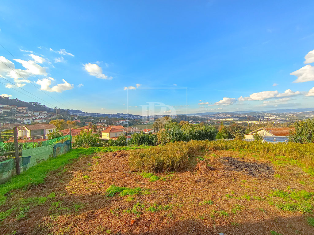 TERRENO PARA CONSTRUÇÃO EM RORIZ, COM VISTAS DESLUMBRANTES