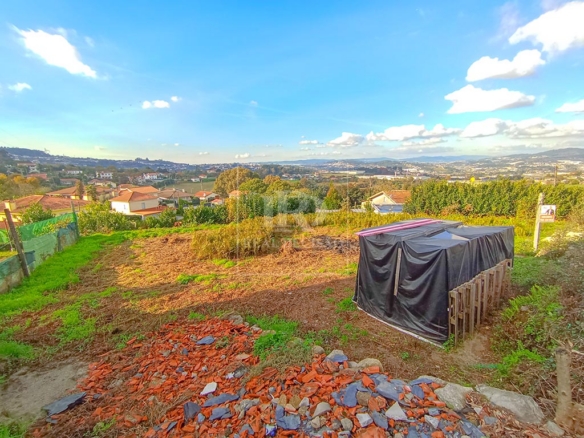 TERRENO PARA CONSTRUÇÃO EM RORIZ, COM VISTAS DESLUMBRANTES