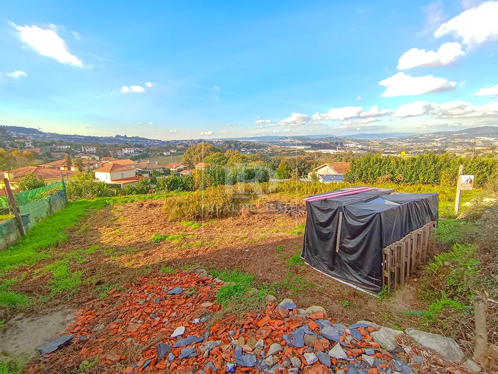 TERRENO PARA CONSTRUÇÃO EM RORIZ, COM VISTAS DESLUMBRANTES