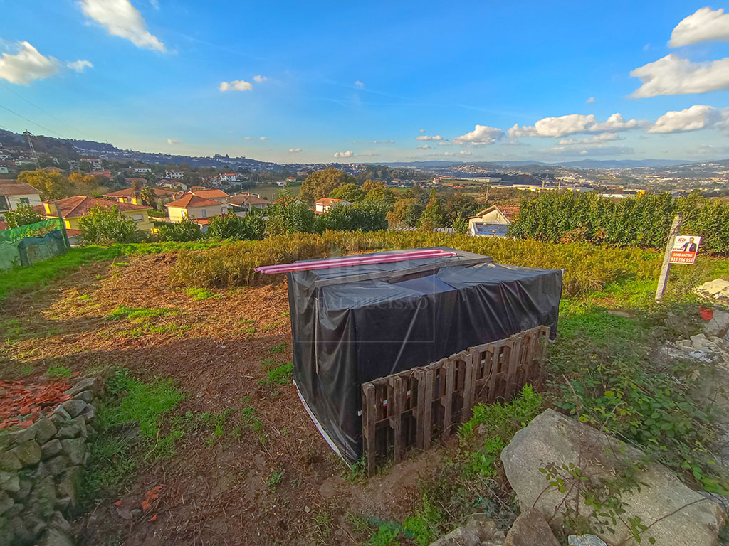 TERRENO PARA CONSTRUÇÃO EM RORIZ, COM VISTAS DESLUMBRANTES